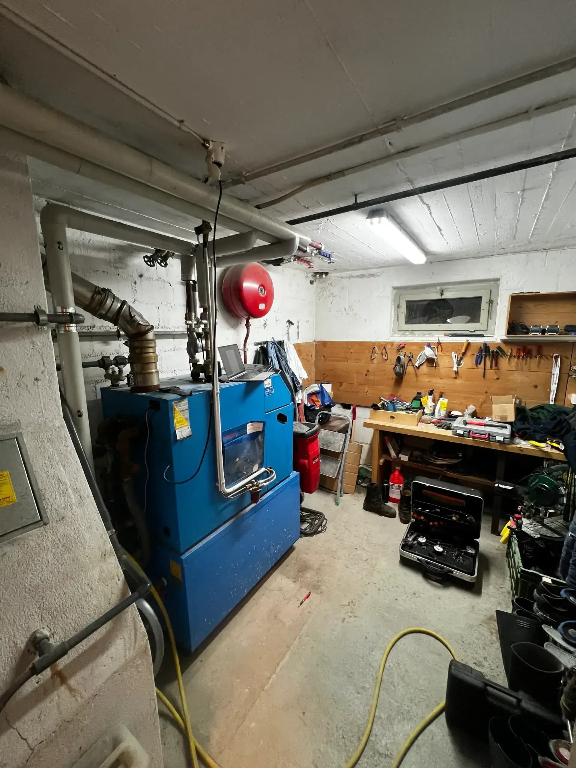 Umstieg Öl auf Wärmepumpe – EFH Murg – Vorher (alte Ölheizung)